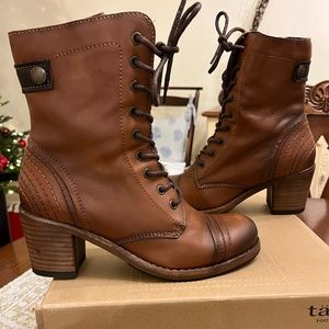 Woman’s Taos boots like new!